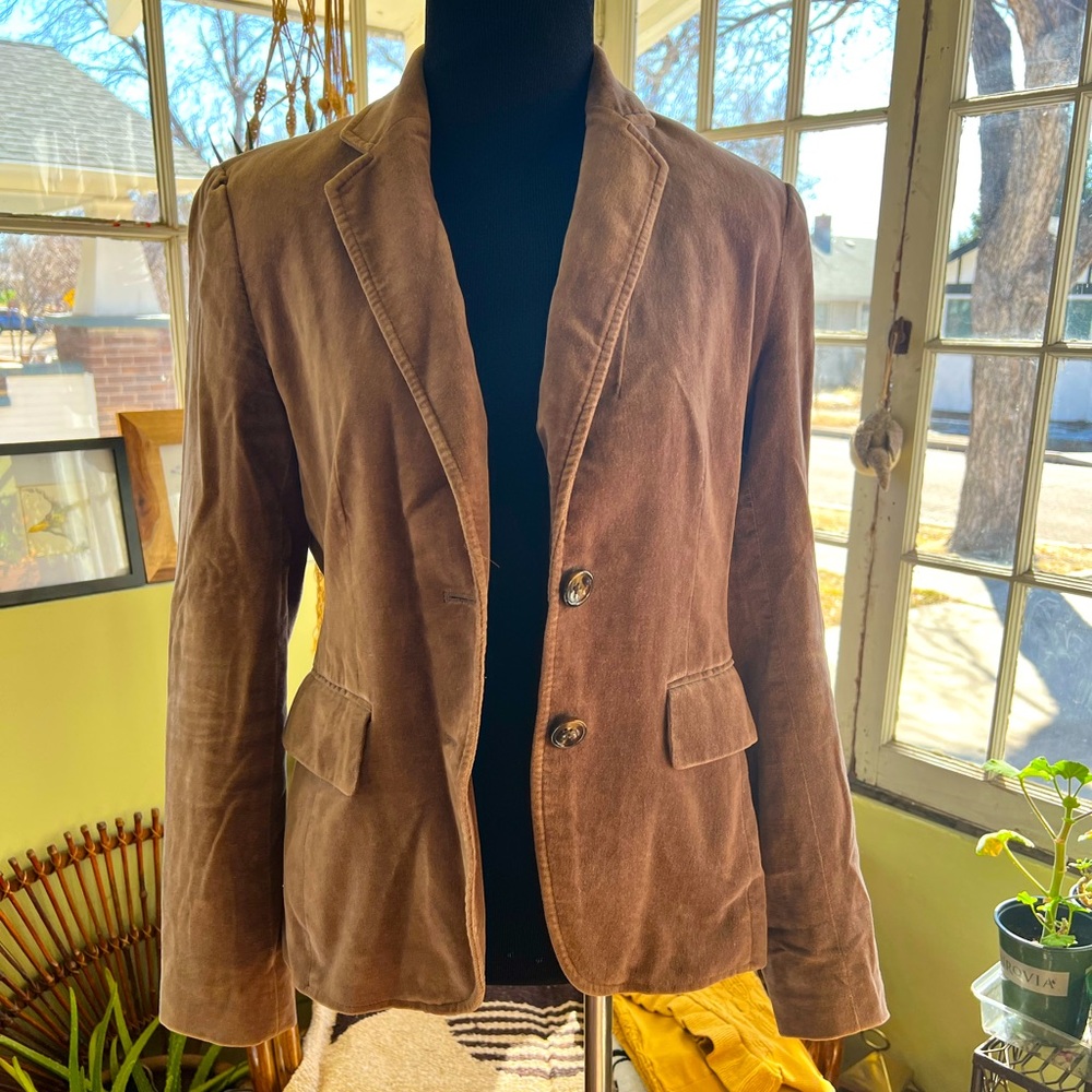 Brown velvet blazer size 4 perfect condition.